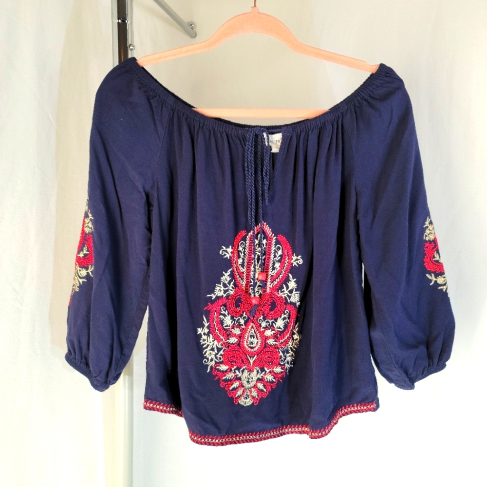 Luna Moon Boho Embroidered Off the Shoulder Navy Blouse.  Women's small